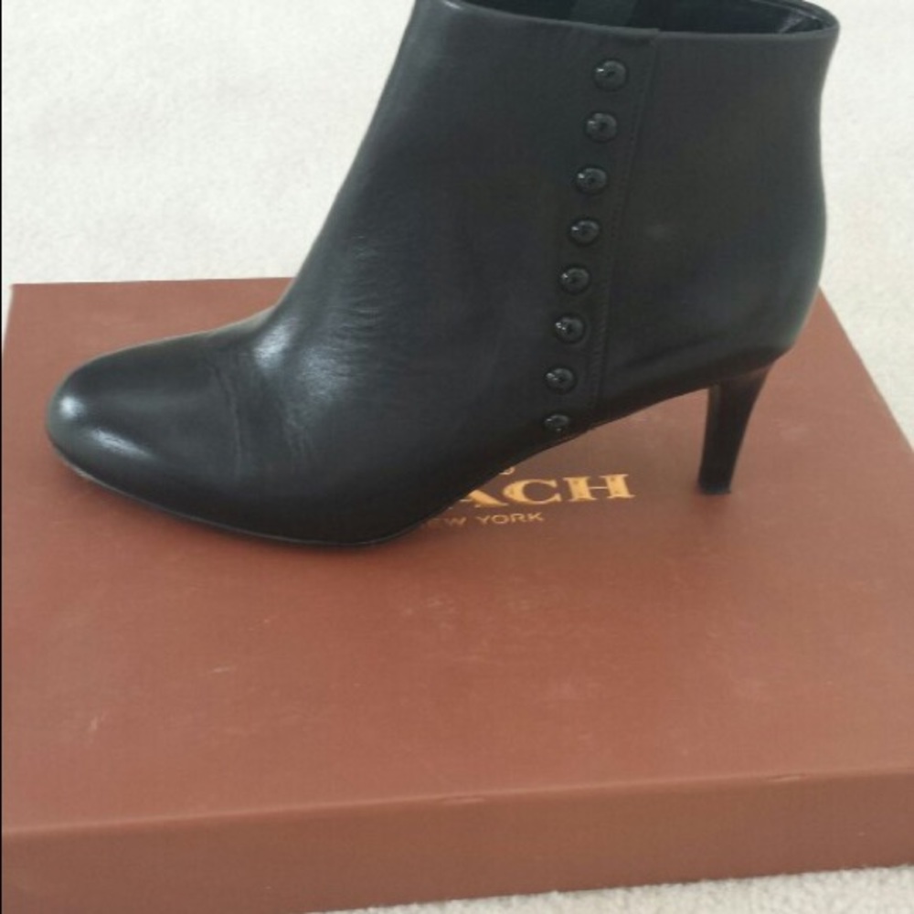 NEW Coach heels - Picture 3 of 3